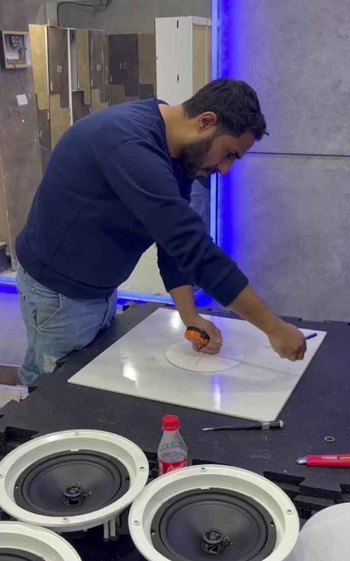 راهنمای کامل نصب بلندگو سقفی در منزل به زبان ساده